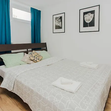 Shortstaypoland Grzybowska Apartament *